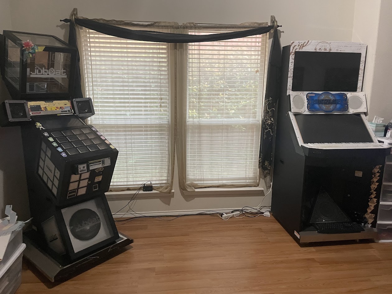 ユビート and ノスタルジア machines. Turned off